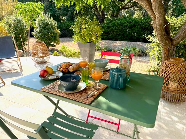 Le petit déjeuner en terrasse