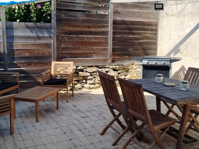 Terrasse: salon, barbecue...-gallery