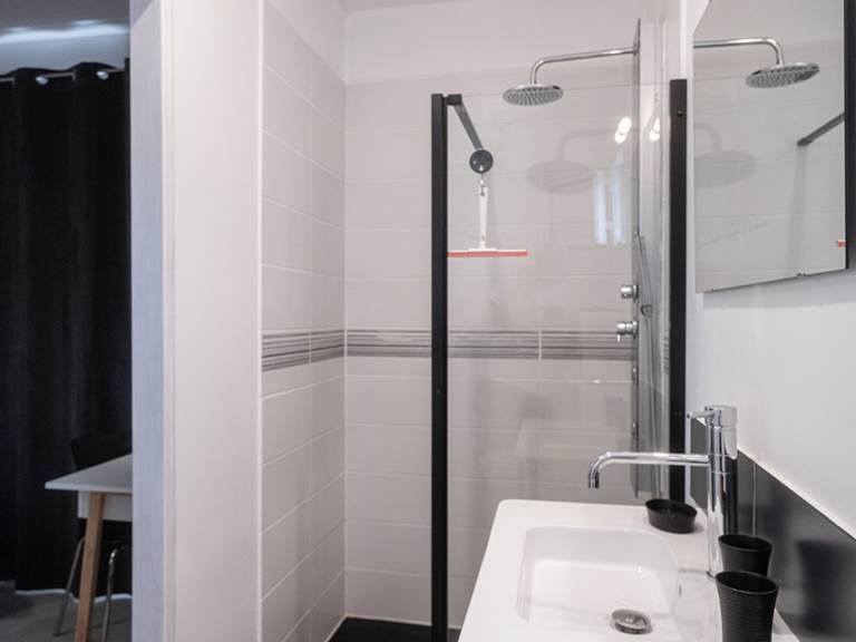 Chambre parentale - salle d'eau avec WC