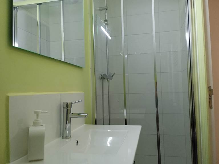 salle d'eau chambre 8