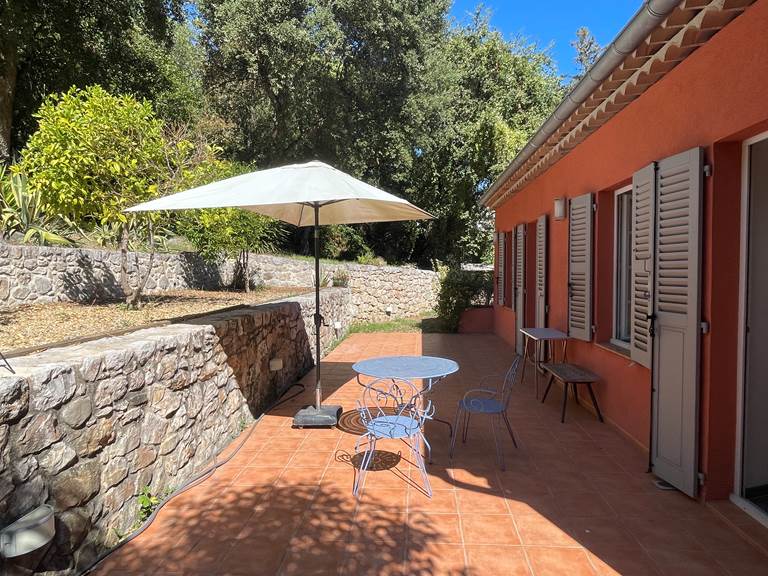 terrasse ombragée ouest de l'appartement