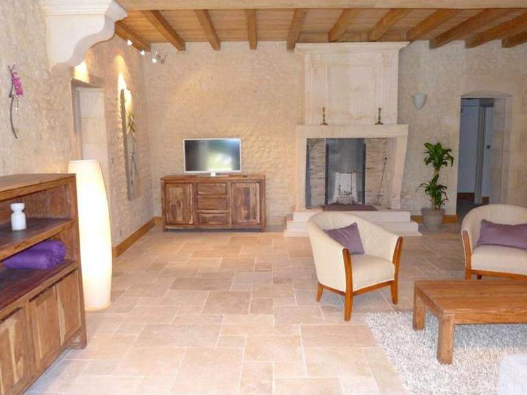 les-Doucins-et-Spa-Gîte-6-personnes-cheminée-gallery