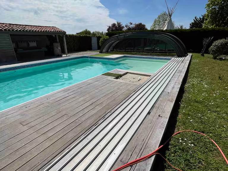 Piscine totalement découverte