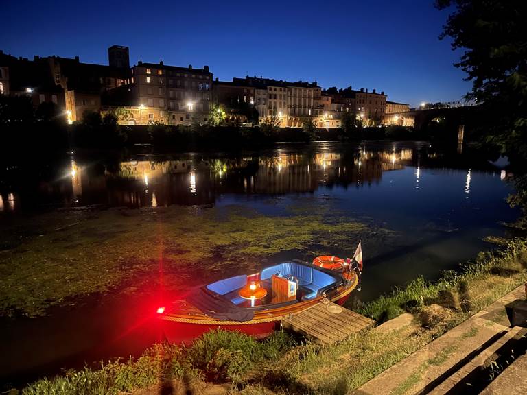 "Daphné" à son ponton du Quai des Mouettes