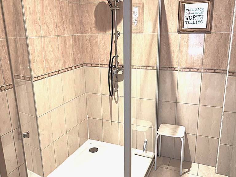 2-cabines-de-douche-indépendantes