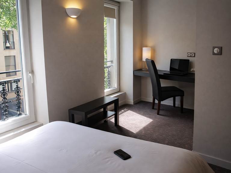 ChatGPT Image 3 mars 2026, 17_25_21 (2)