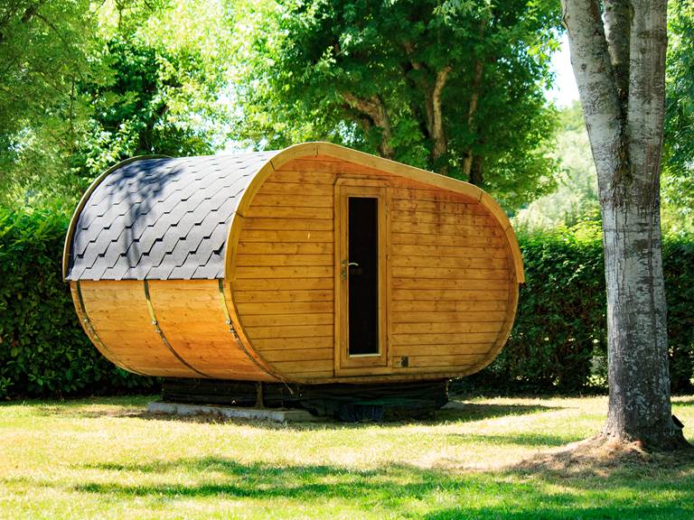 bourgogne-tourisme-campingcar-atypique-original-rivière-tournus-eaunes-cluny-solutré-vignes-vignobles-macon-vélo-randonnée-prochedelyon-france-saoneetloire-famille-avecenfants-allinclusive-messeugne-savignysurgrosnes-cathédrales-brancion-pleinair-camping-restaurant-patrimoine-activités-gastronomie-vins-châteaux-randonnée-convivialité-jeuxpourenfants-animations-bistrot-chaleureux-menu-restauration-cuisinefrançaise-bourguignon-vacances-convivialité-71-voiebleu-voieverte