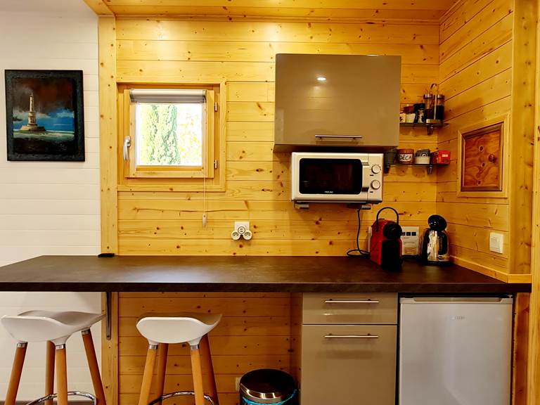 Cabane côté jardin : Espace cuisine et bureau