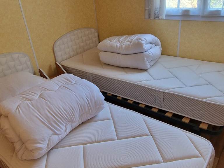 chambre lits simples MOBIL-HOME DE PROPRIETAIRE 15