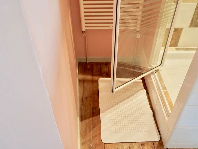 La douche de la chambre d'hôtes Verveine à la Rougeanne à Carcassonne, Canal du Midi en Pays Cathare