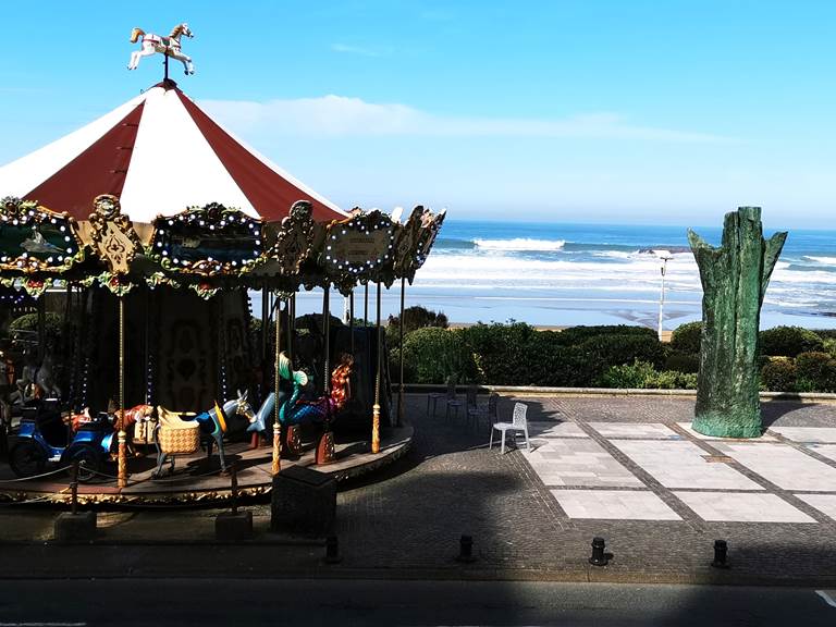 Manege Grande Plage au pied de Victoria Surf 3