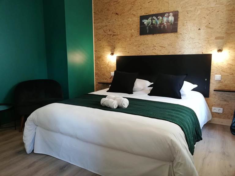 Chambre verte  proche du puy du fou 6