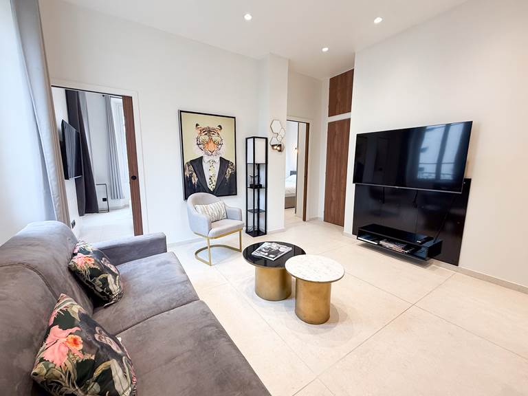 2 bedrooms near Croisette Cannes11