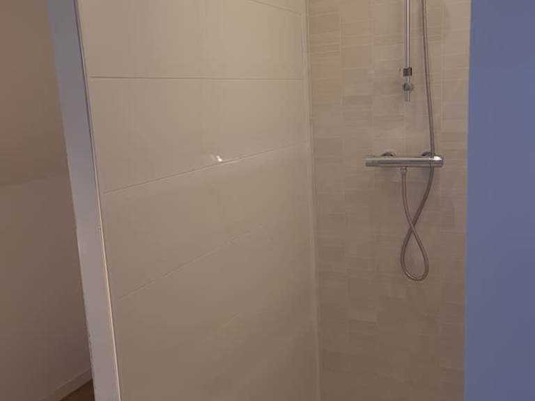 salle-de-bain-moderne-privative-gite-le-lijaly-jpg
