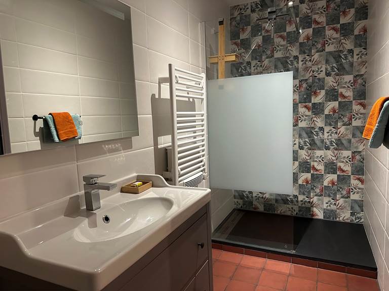 chambre-d'hôte-Etrigny-lacourquinousrelie-Mûrier-salle-de-bain_bathroom-gallery