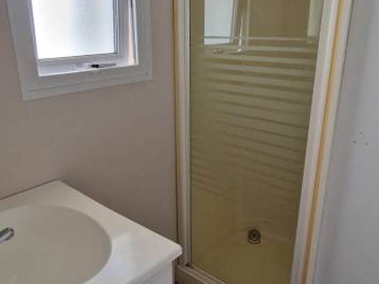 salle de bain avec douche MOBILE-HOME 71