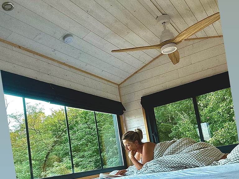 8a5d0c35-3e7f-47d9-85e6-95e638f493dd-1_all_2010