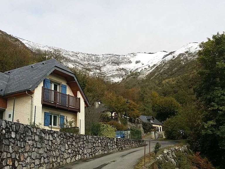 Le gîte, en haut du village