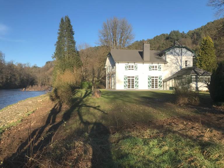 Privé-oever-ambleve-tuin-ecolodge