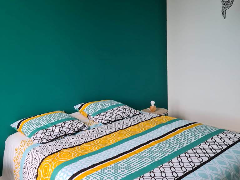 gite-le-lijaly-chambre-3-decoration-verte.jpg
