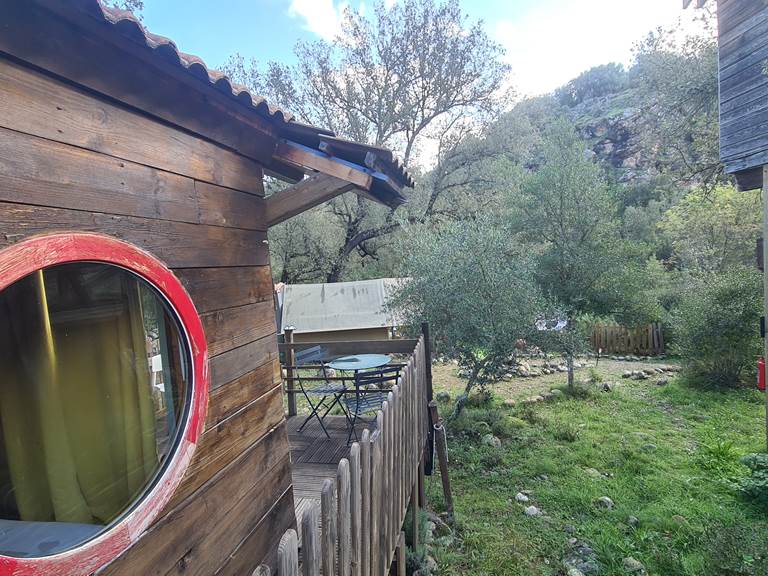 accès à la terrasse par l'exterieur