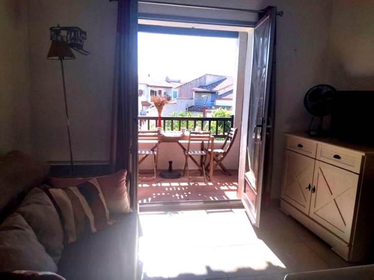 vue sur la terrasse ensoleillée