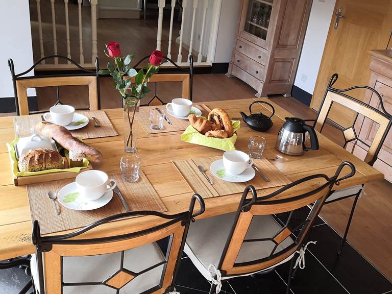 Petit déjeuner dans la salle à manger