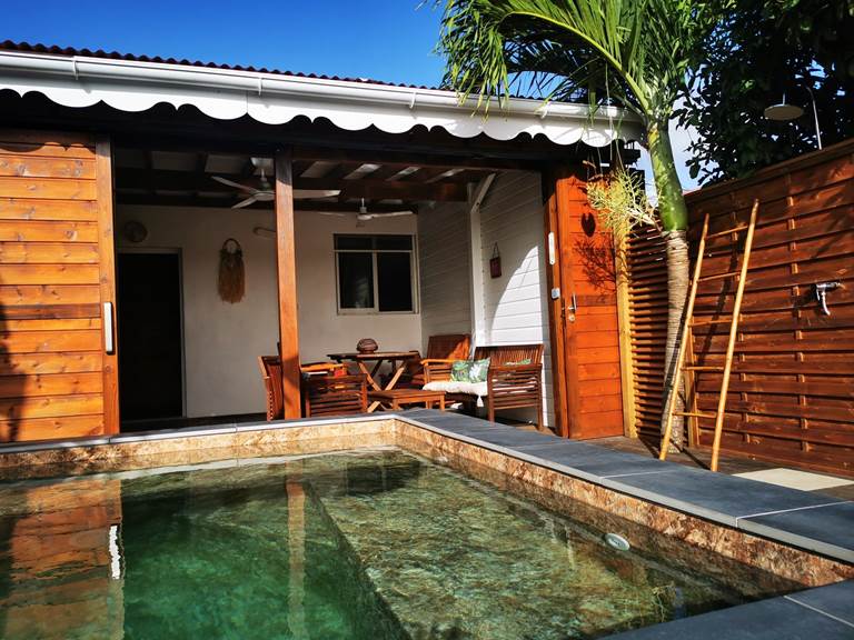 gite-horizon- balisiers-guadeloupe-piscine-carre-deck