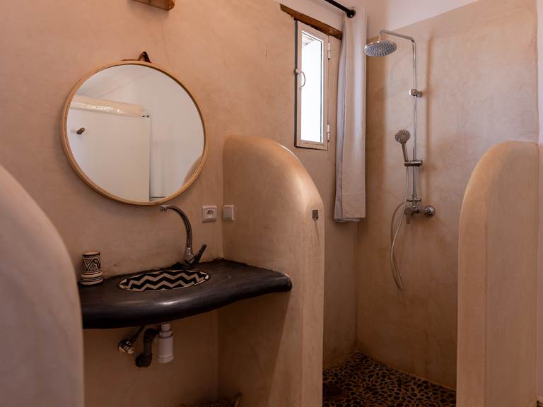 villa-dar-loun-ghazoua-salle-de-bain-privee.jpg