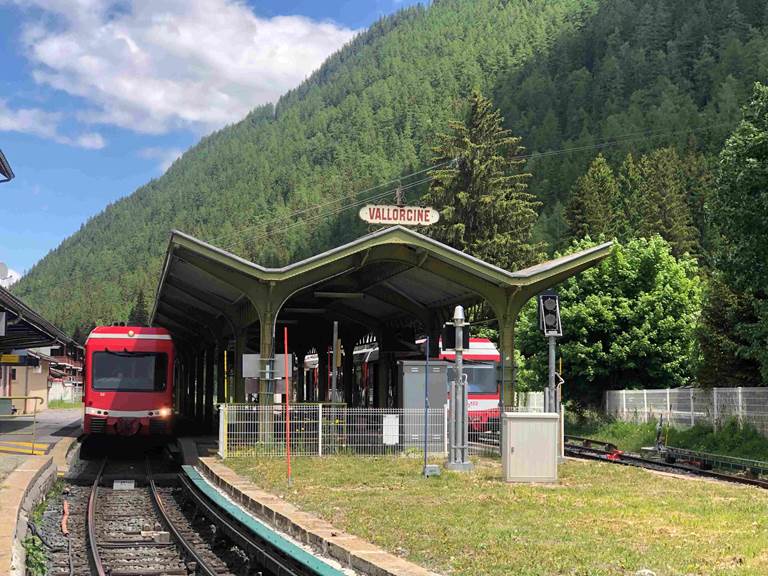 Gare de Vallorcine à 100 mètres de la résidence - Chamonix à 30 minutes