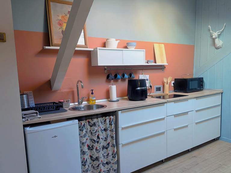 cuisine équipée-16 bis gite hotel