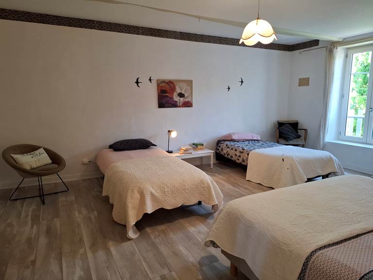 chambre1-leniddecharlotte-saint-jean-davelanne