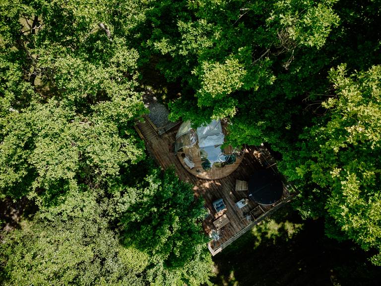 L'intimité du Dôme au cœur des chênes