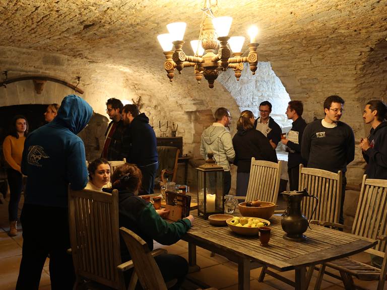 Animation murder party, séjours à thème enquête au Château de Saint-Chamarand dans le Lot