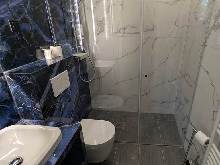 Salle de Bain privative Hotel Jean Bart Paris 6