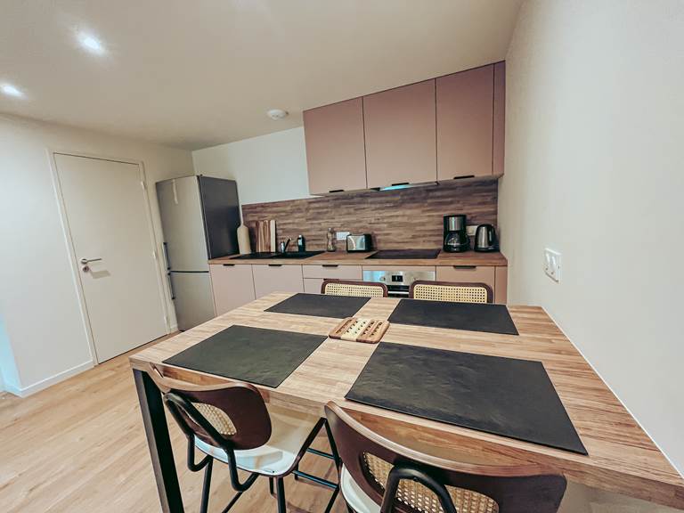 Coin repas maison location piscine Perros-Guirec