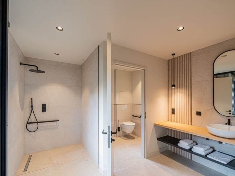 Bathroom room 1