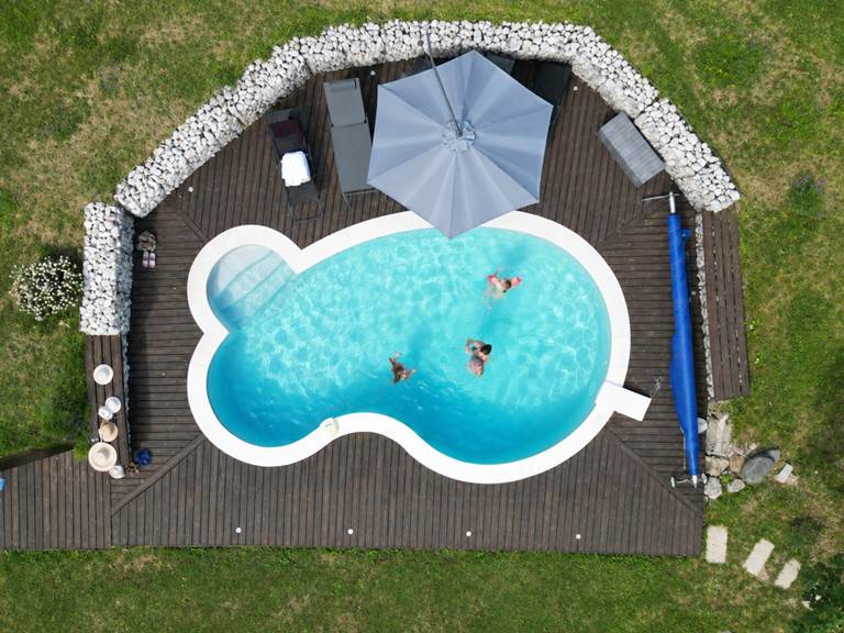 piscine et nature au Manoir du Colombier
