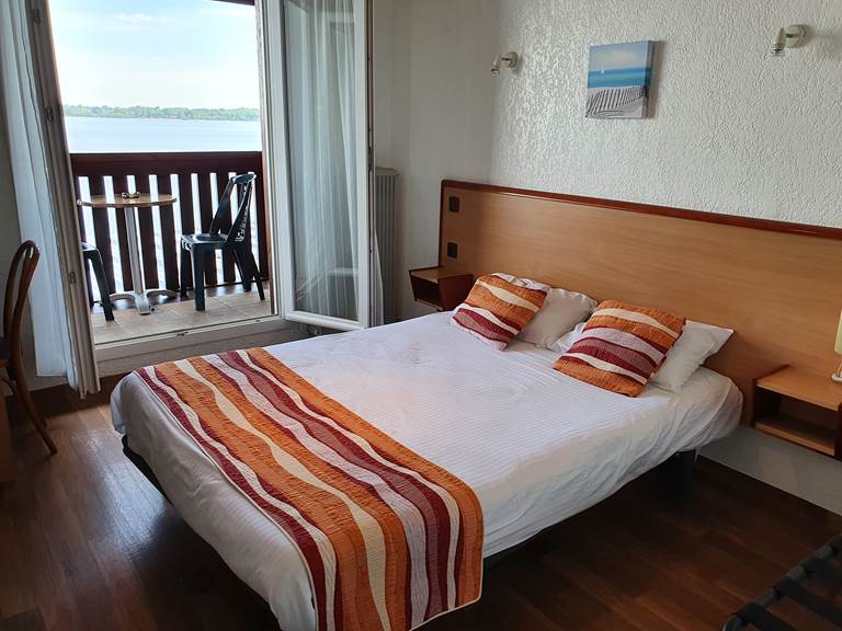 Chambre Hortansia grand lit
