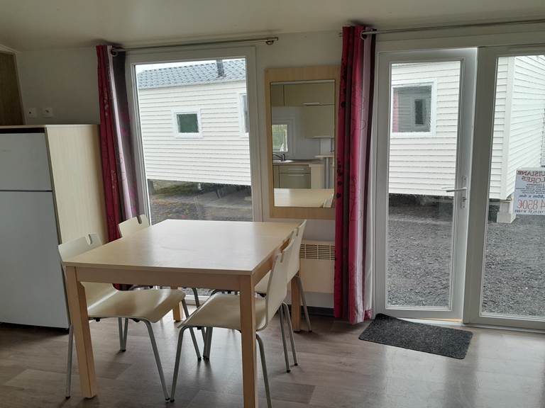 table + 5 chaises