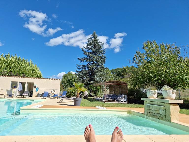 8e9415c7-244d-4358-bc2f-fcdd2aa10b7d