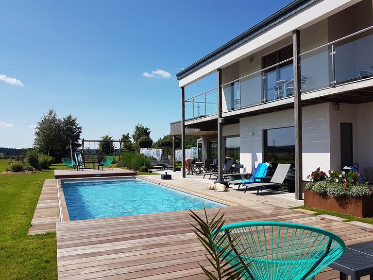 La Chabetaine - jardin - piscine avec sa terrasse mobile