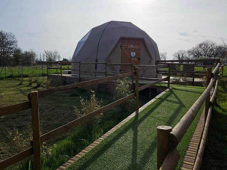 Dôme géodésique bulle situé à Sancerre