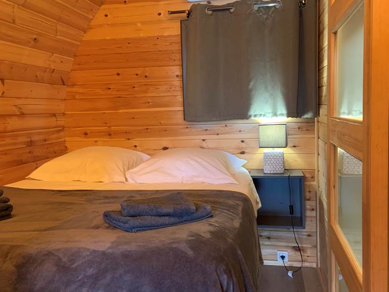 camping-vacances-bungalow-booking-airbnb-en famille-avec enfant-lac-burger-couple-insolite-a boire-a manger-vue-bourogne-route des vins-tourisme-confort-repas-terrasse-camping car-famille-enfants-visites-activités-france-autoroute-reserver-planifier-organiser-baignade-pêche-découverte