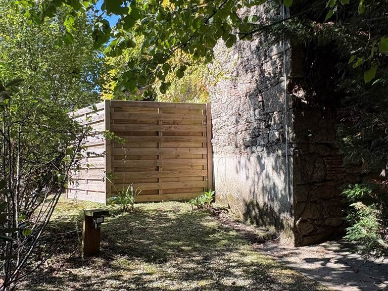 jardin-nature-ombrage-gite-le-lijaly-bournezeau-vendee-detente-campagne.jpg