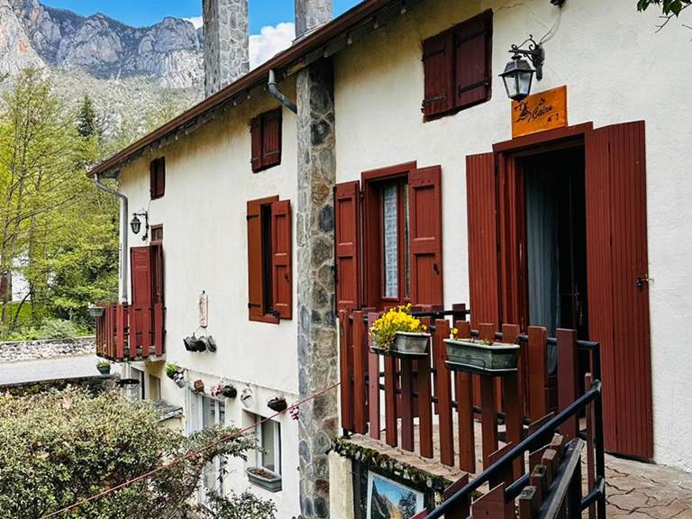 16bfec1b-e22c-4593-98de-1b365fe823a2