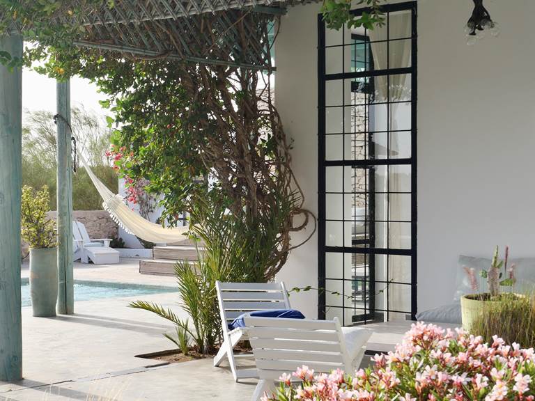 Partout autour de la villa, un véritable bain de verdure...