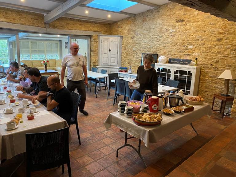 Petit déjeuner dans la salle de réception