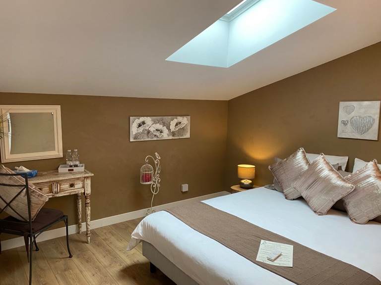LE-RELAIS-DE-LA-CHOUETTE-Chambre-cocooning-2-jpg-gallery