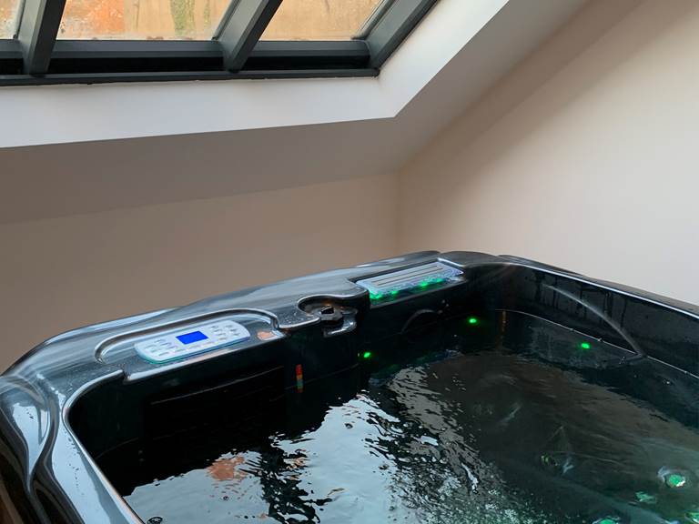 Jacuzzi privatif avec vue sur les étoiles–chambre Prague